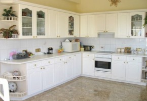 Eat-In Kitchen