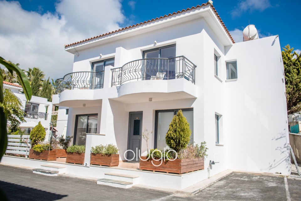 Building For Sale  in  Kissonerga