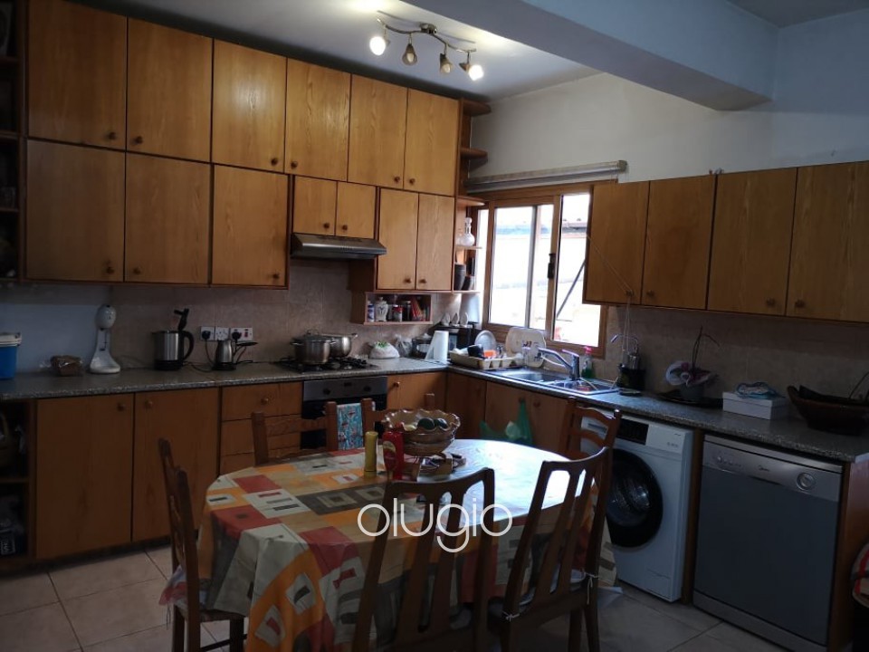 Building For Sale  in  Yeroskipou